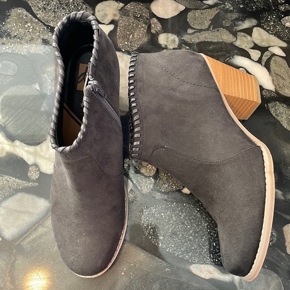 Stitch Fix DV8 dark brown suede booties size 10